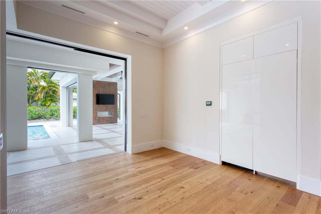 MOORINGS - Residential