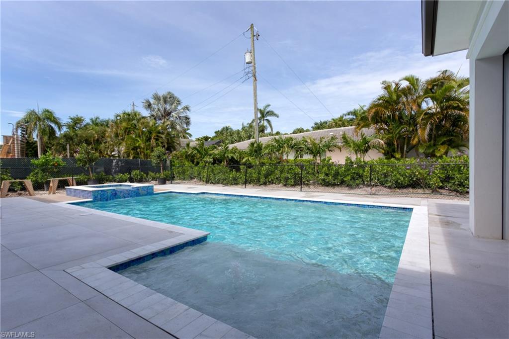 MOORINGS - Residential