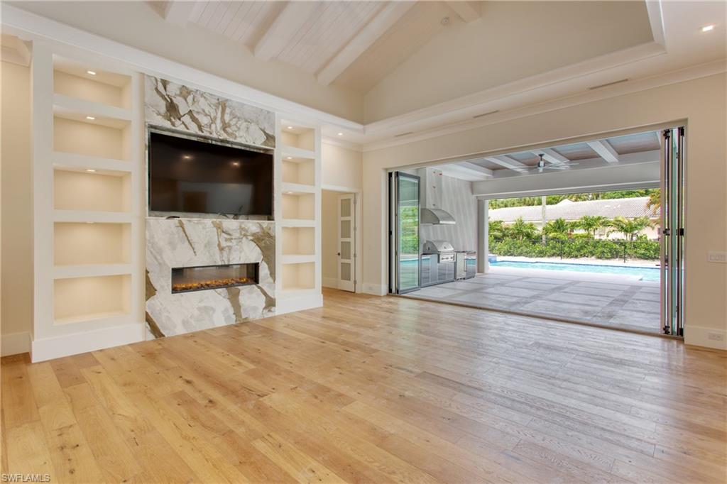 MOORINGS - Residential