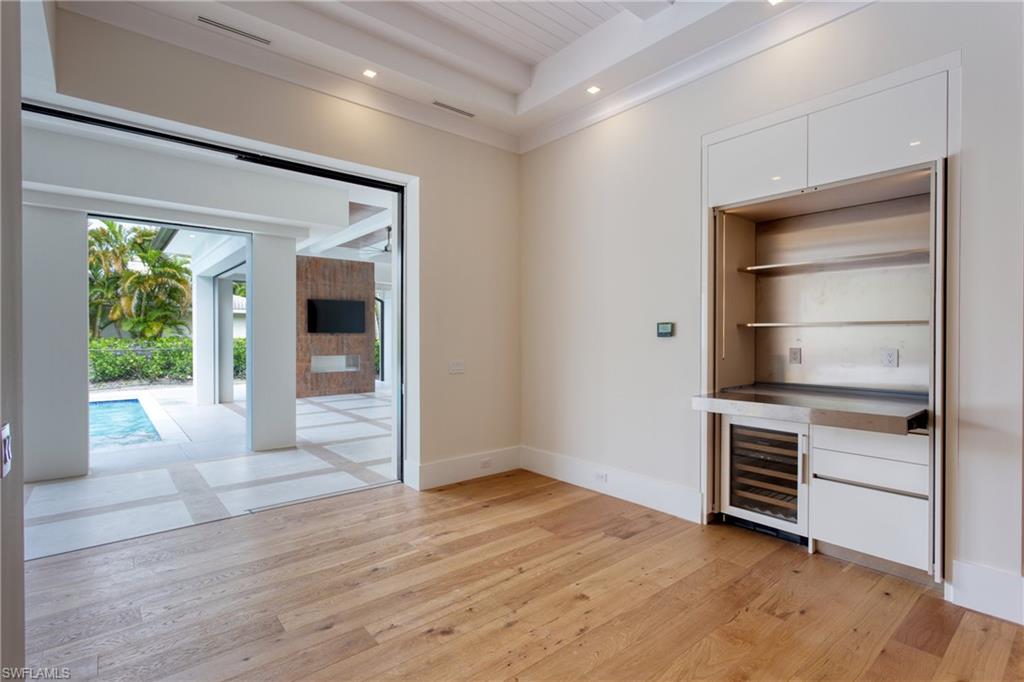 MOORINGS - Residential