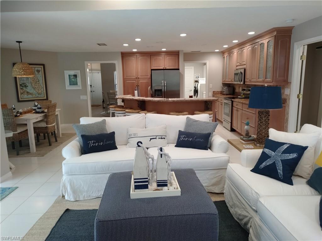 VANDERBILT LAKES - Residential