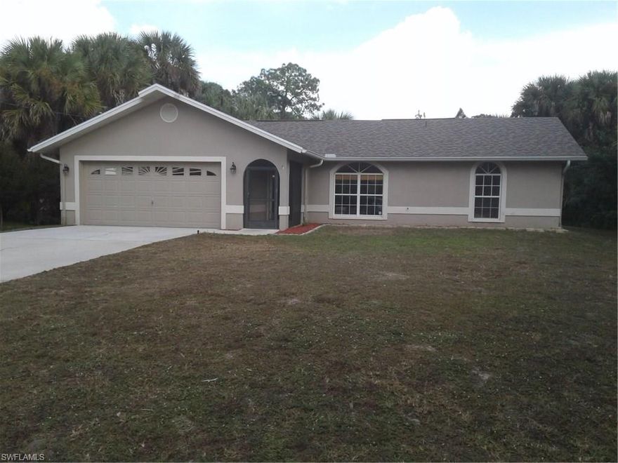 Immaculate 3 bedroom 2 bath home with large screened in lanai very close in and priced to sell fast.
$2500 bonus to selling agent for executed contract