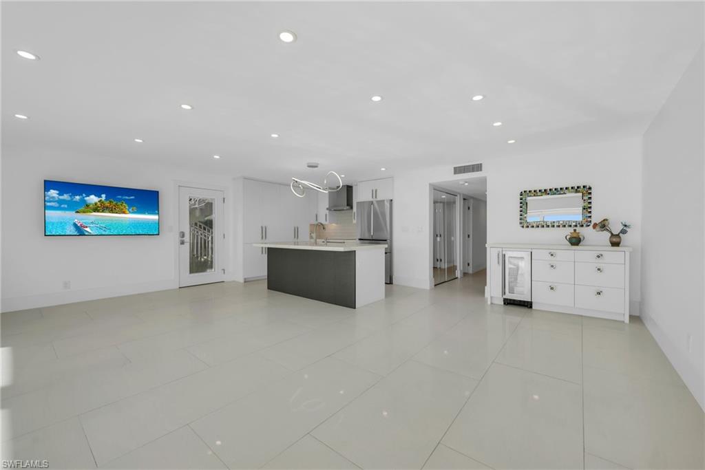 2800 Gulf Shore BLVD N 101