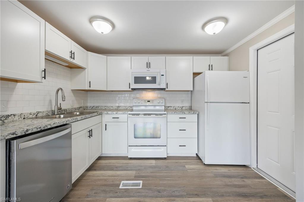 SIX LAKES COUNTRY CLUB - Residential