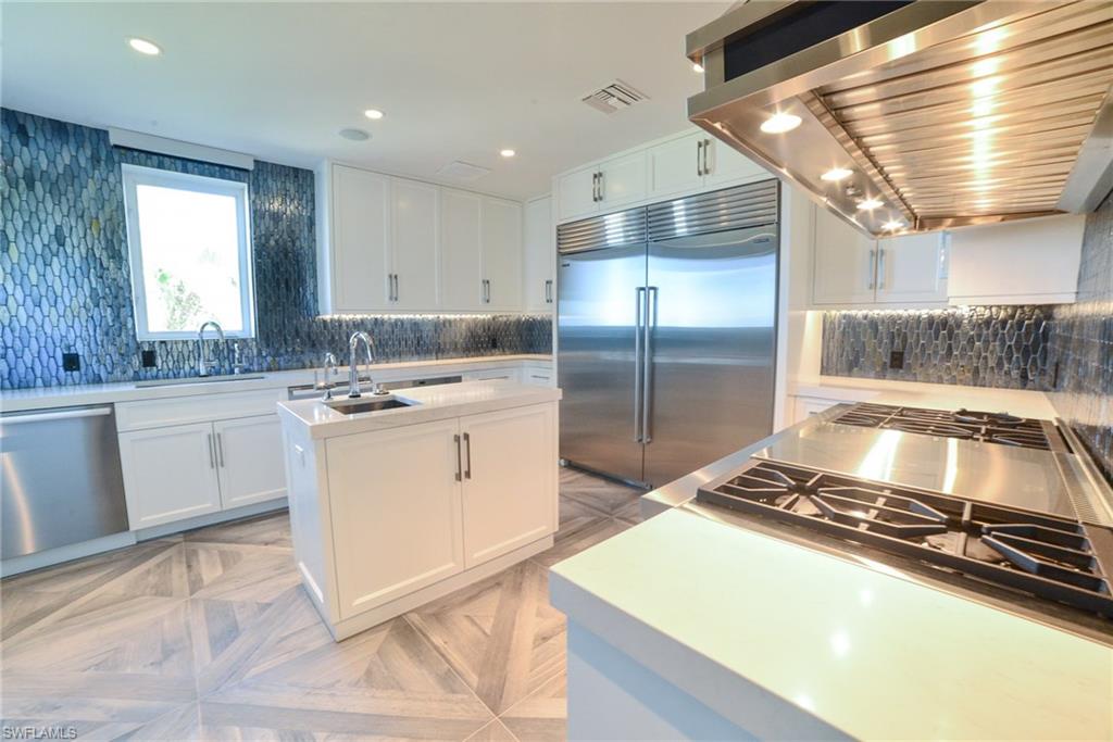 BAREFOOT BEACH - Residential