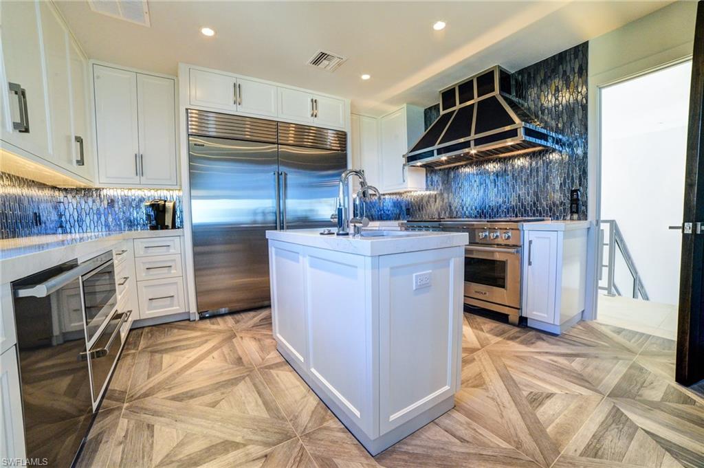 BAREFOOT BEACH - Residential