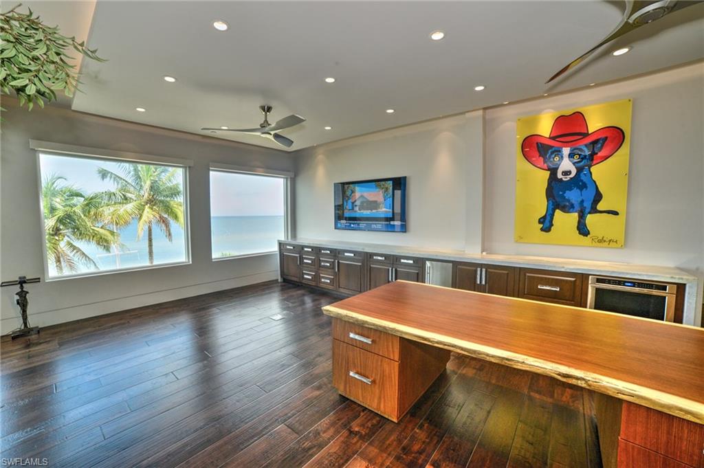 BAREFOOT BEACH - Residential