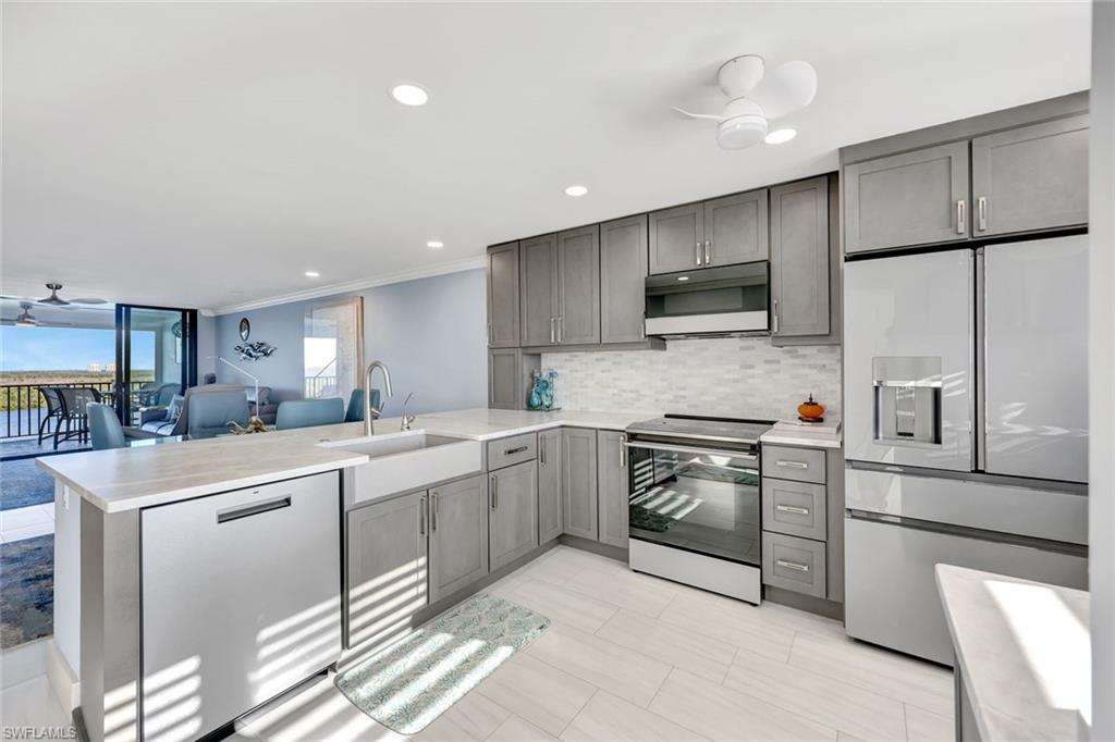 THE PALMS OF BAY BEACH - Residential