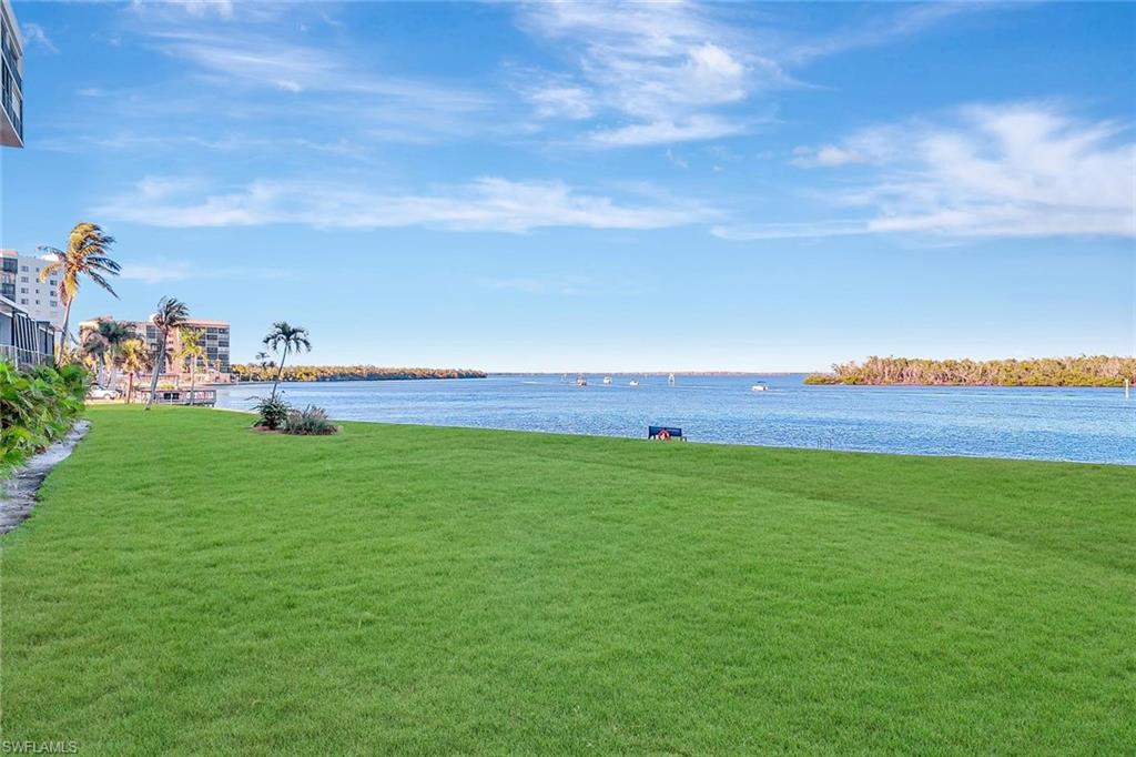 THE PALMS OF BAY BEACH - Residential