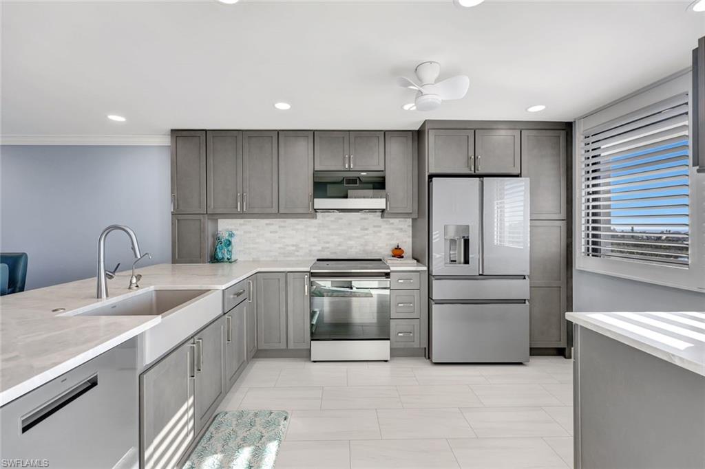 THE PALMS OF BAY BEACH - Residential