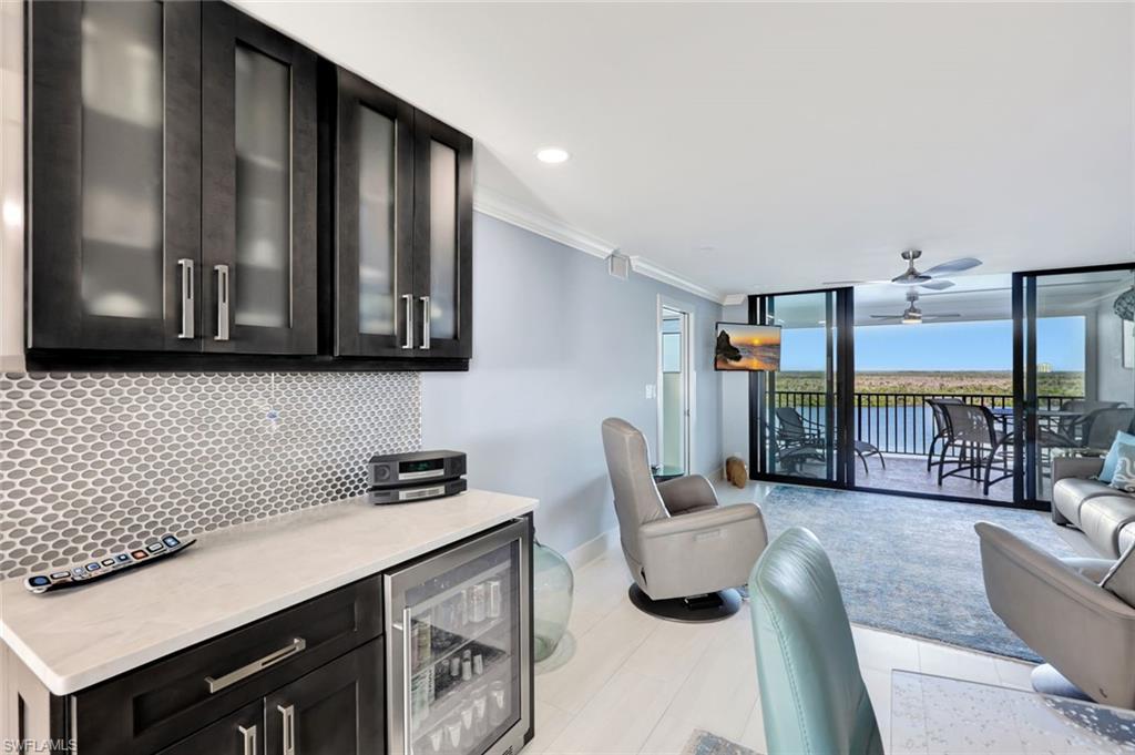 THE PALMS OF BAY BEACH - Residential