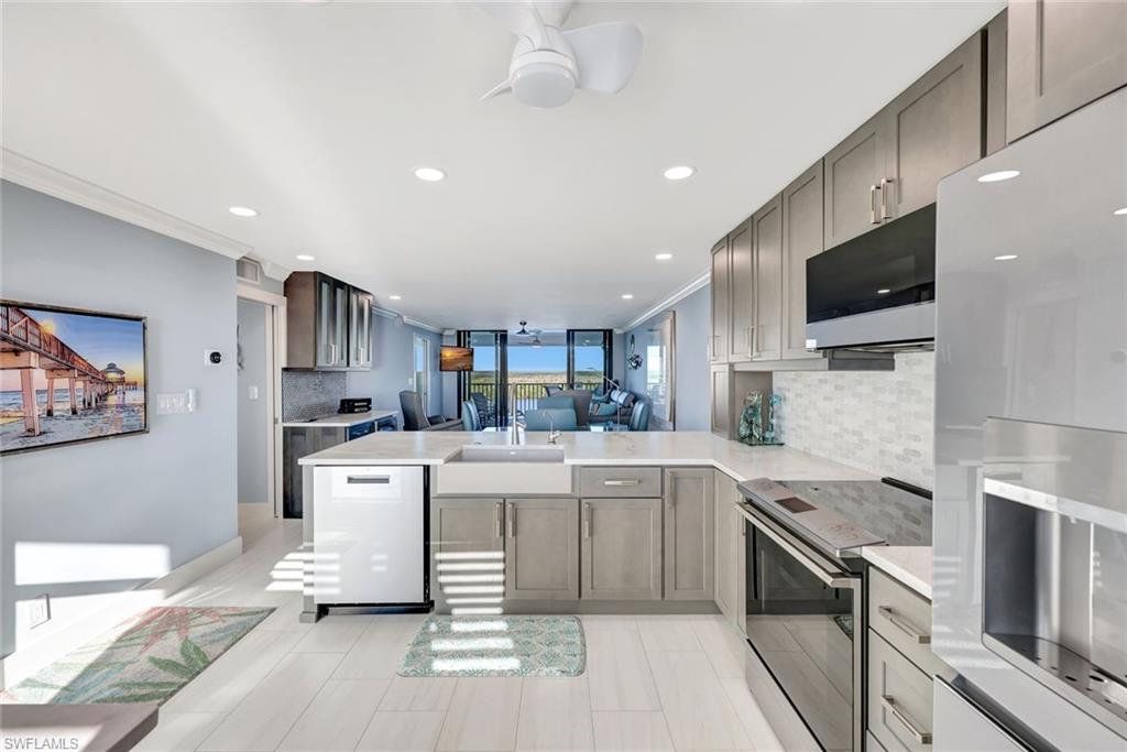 THE PALMS OF BAY BEACH - Residential