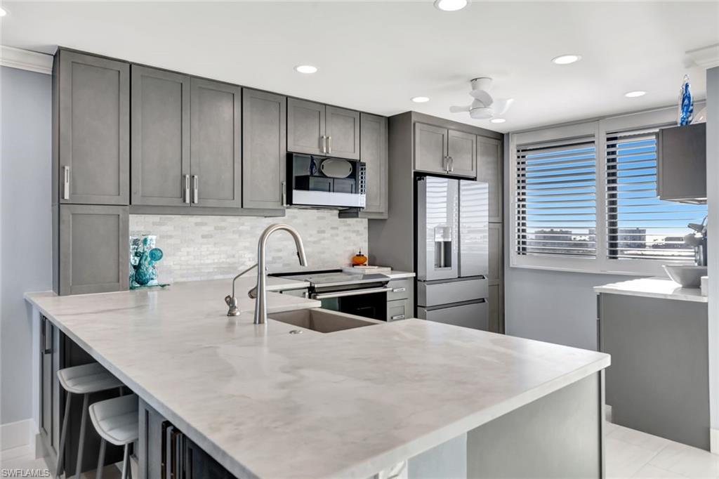 THE PALMS OF BAY BEACH - Residential