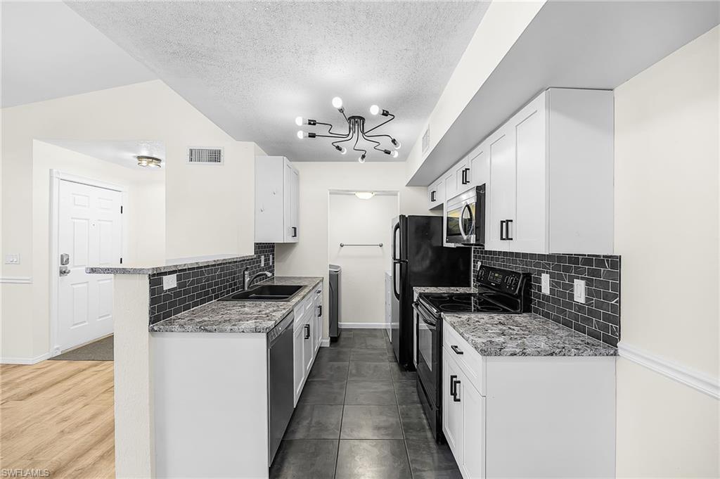 VENETIAN PALMS - Residential