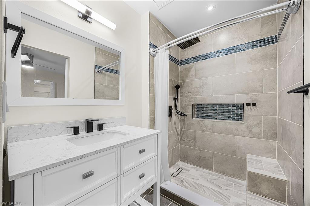 VENETIAN PALMS - Residential