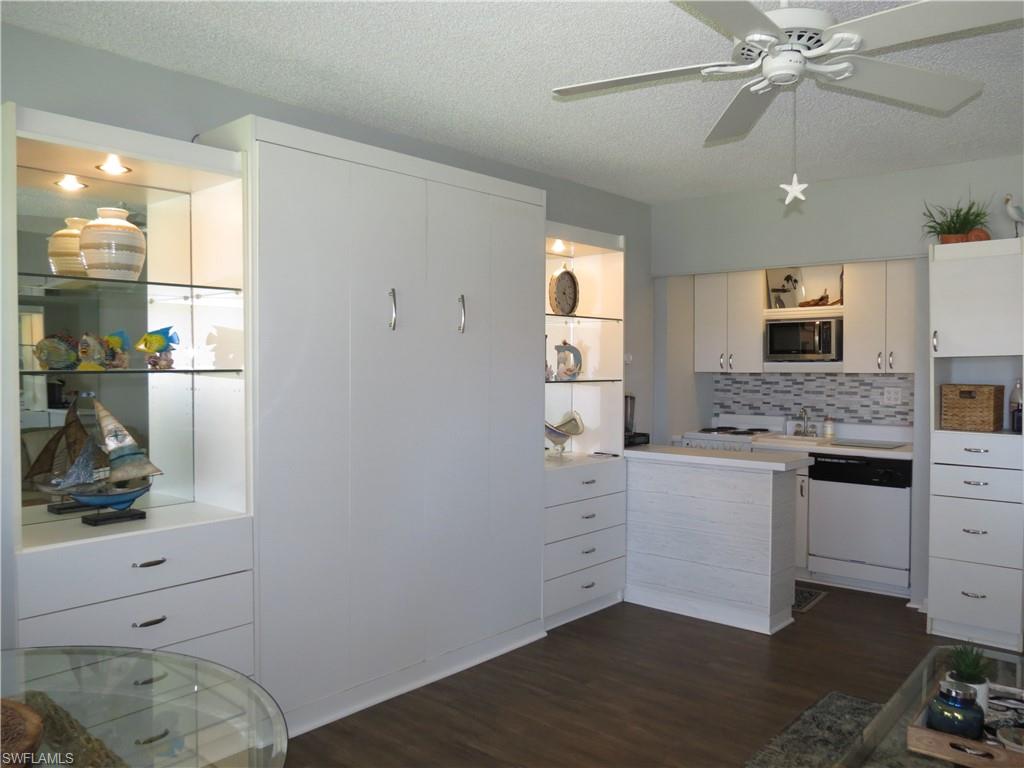 AQUARIUS APTS OF MARCO ISLAND - Residential
