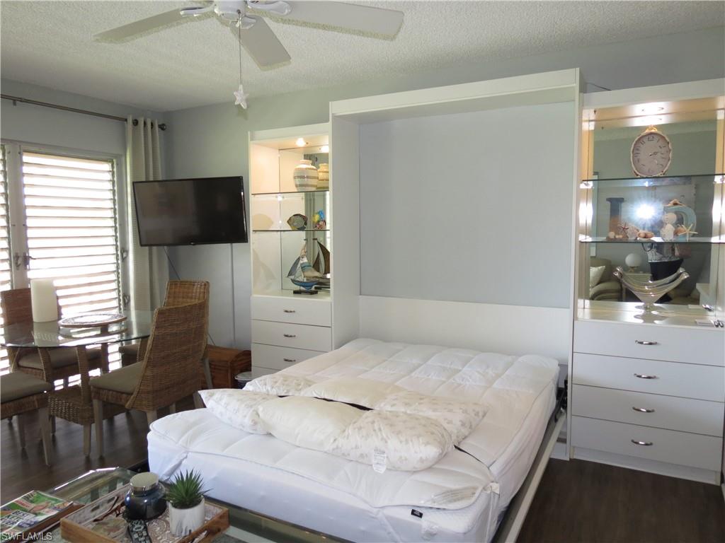 AQUARIUS APTS OF MARCO ISLAND - Residential