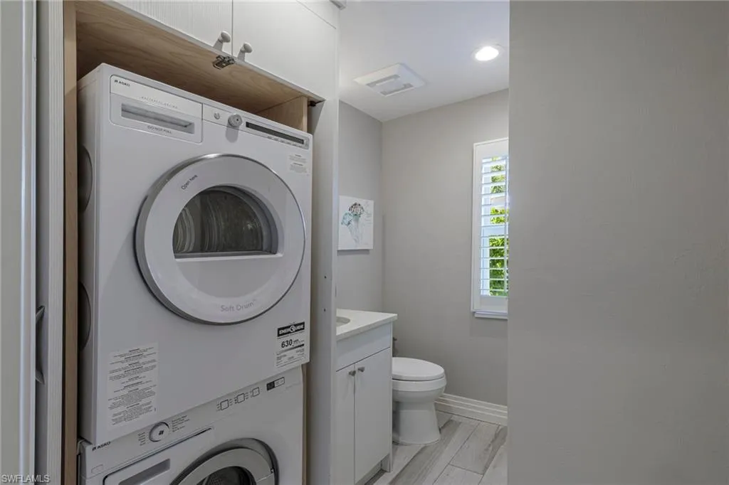 Naples, Florida 34103, United States, 3 Bedrooms Bedrooms, ,4 BathroomsBathrooms,Residential,Active,54947