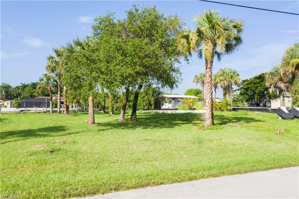 FORT MYERS SHORES - Land