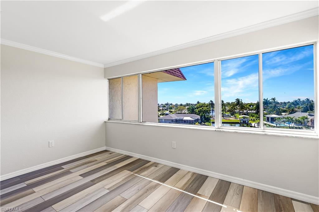 TOWN AND RIVER - Residential