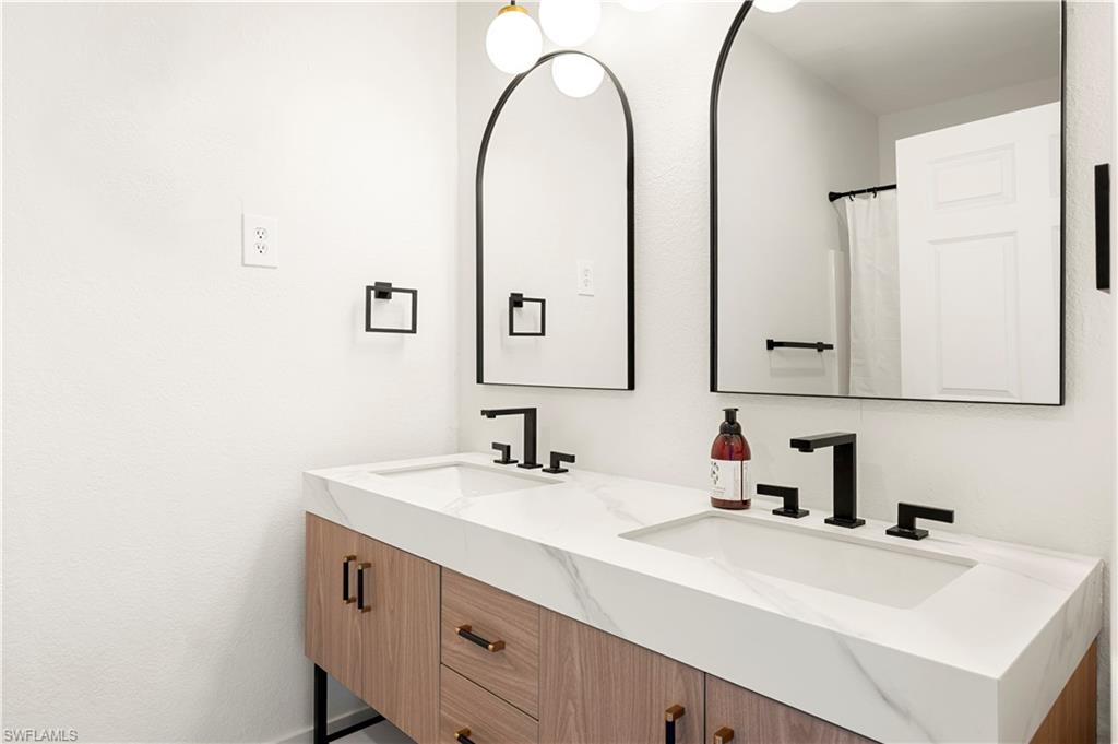 LITTLE HICKORY SHORES - Residential