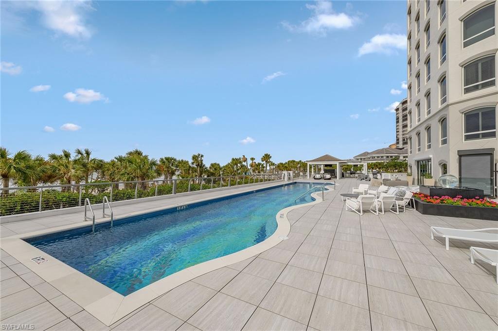 WINDSOR AT BAY COLONY - Residential