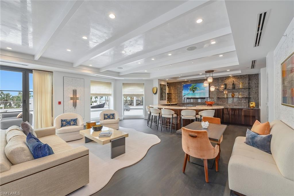 WINDSOR AT BAY COLONY - Residential