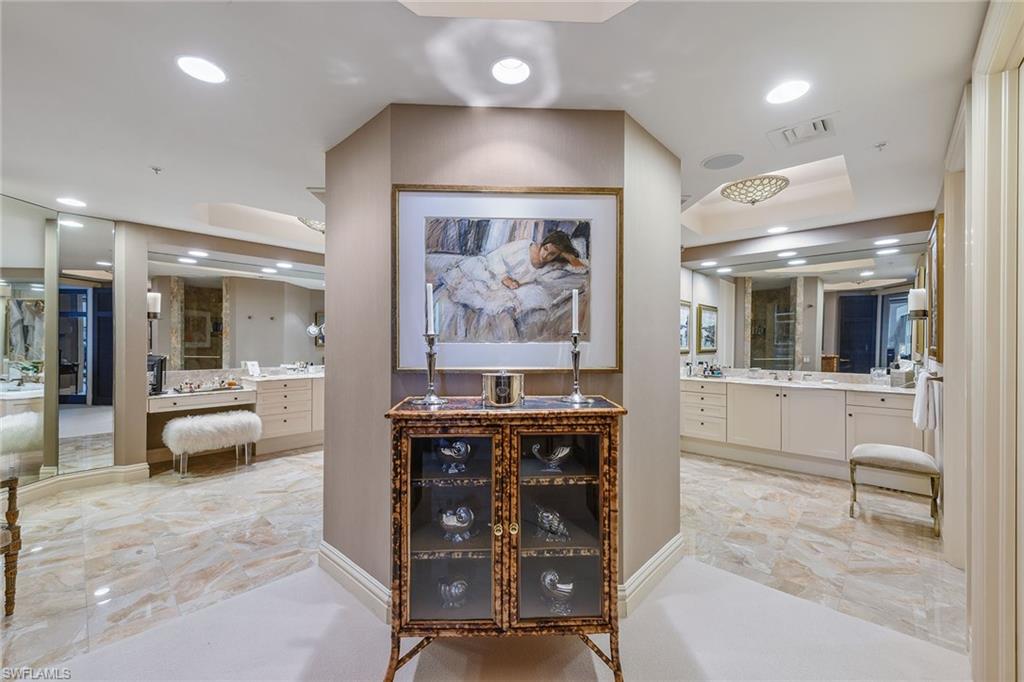 WINDSOR AT BAY COLONY - Residential