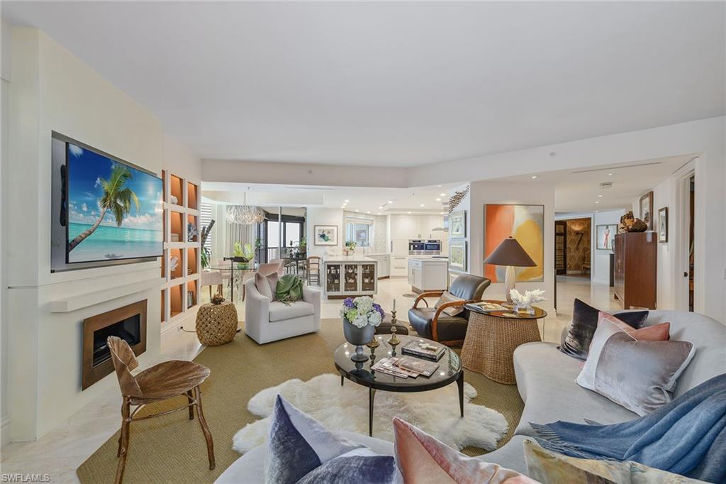 WINDSOR AT BAY COLONY - Residential