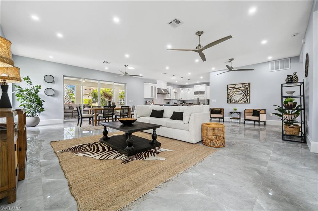 IMPERIAL SHORES - Residential