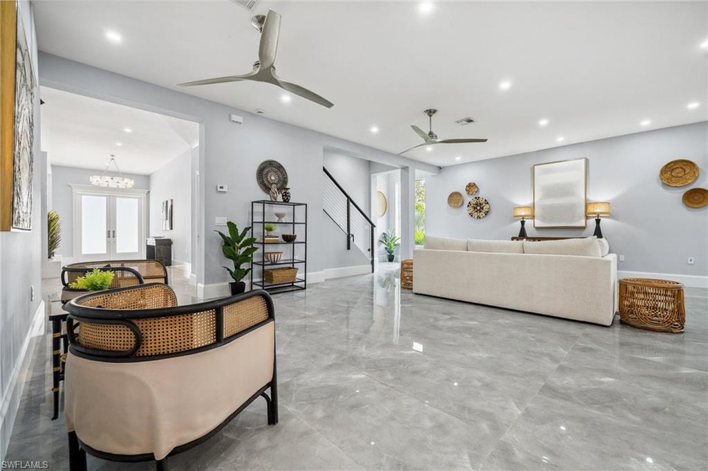 IMPERIAL SHORES - Residential