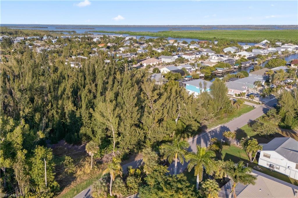 CHARLOTTE SHORES - Land