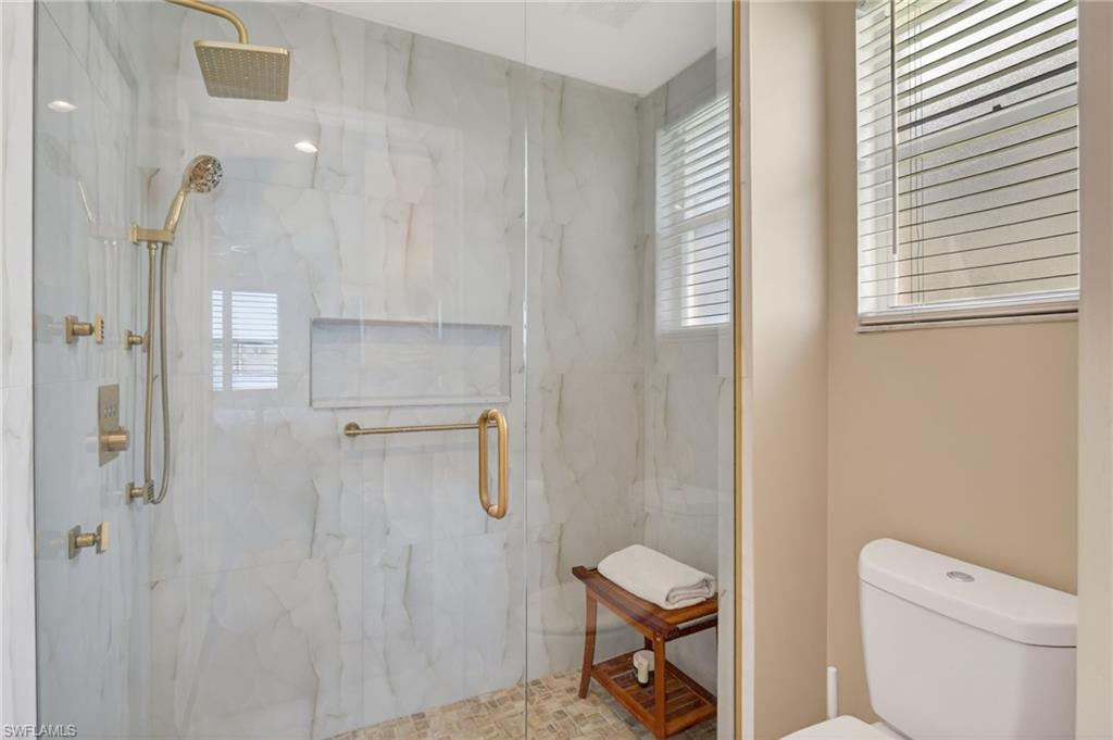 CROWN POINTE SHORES - Residential