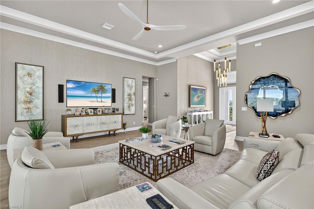 SEVEN SHORES - Residential