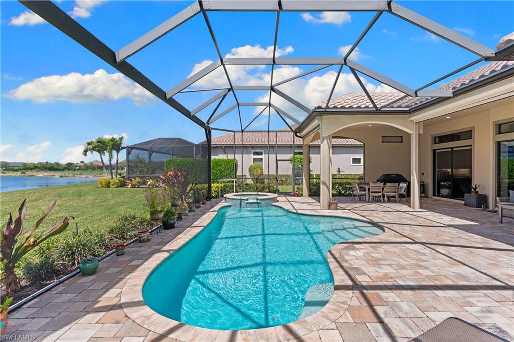 ESPLANADE - Residential