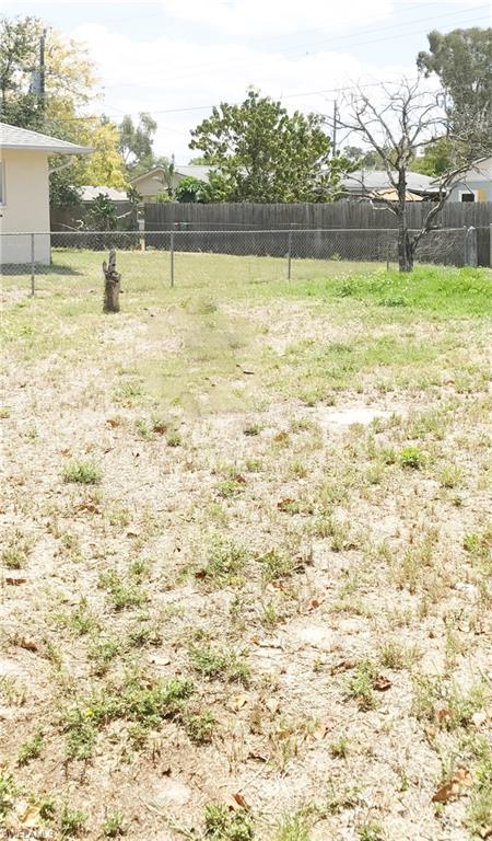 NAPLES TWIN LAKES - Residential