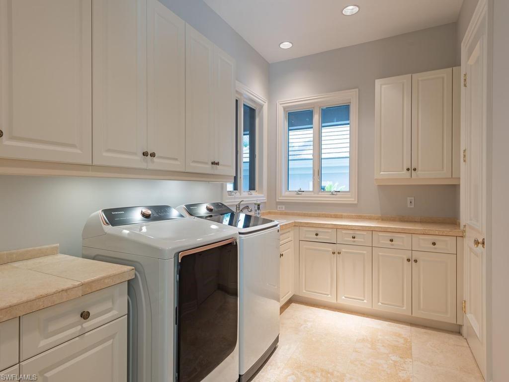 BAY WOODS - Residential