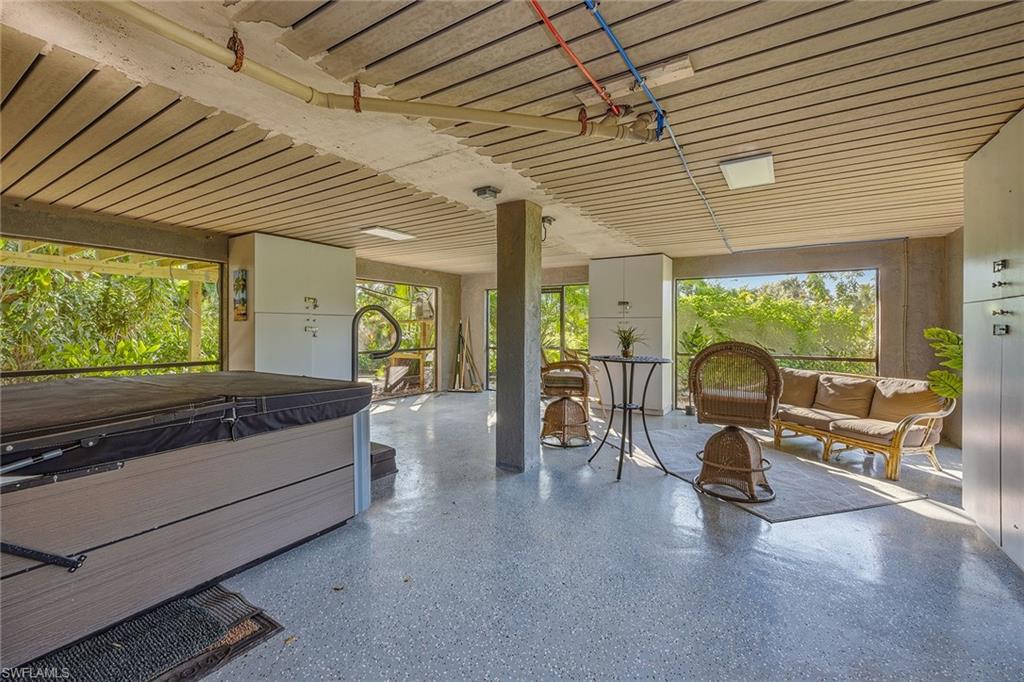 HIDEAWAY BEACH - Residential