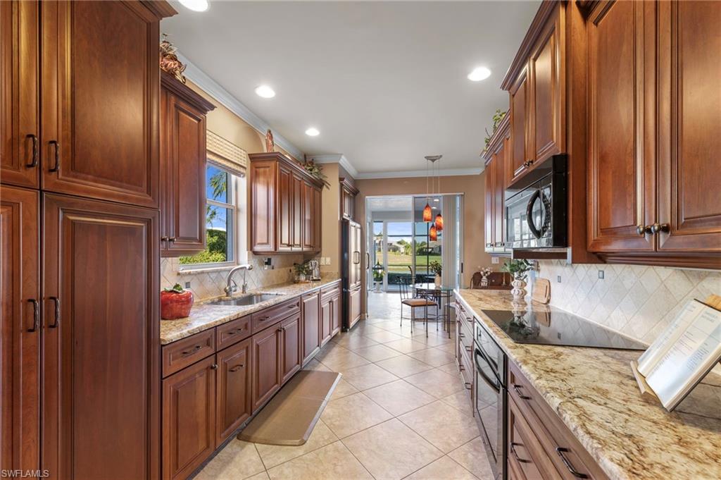 8583 Fairway Bend DR