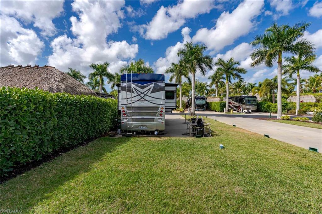 NAPLES MOTORCOACH RESORT - Land