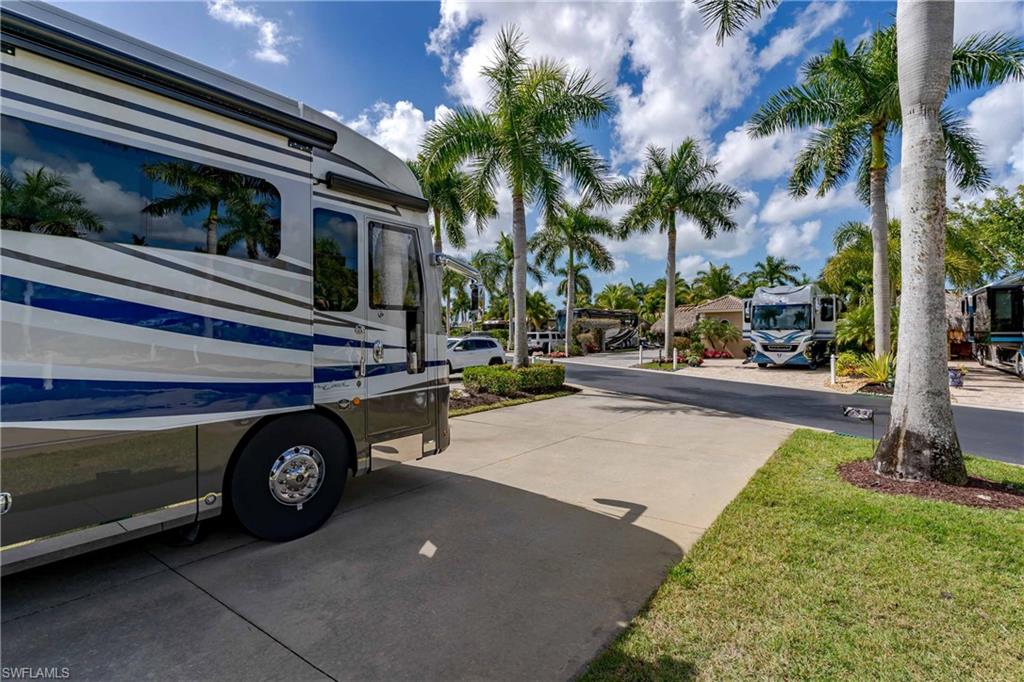 NAPLES MOTORCOACH RESORT - Land