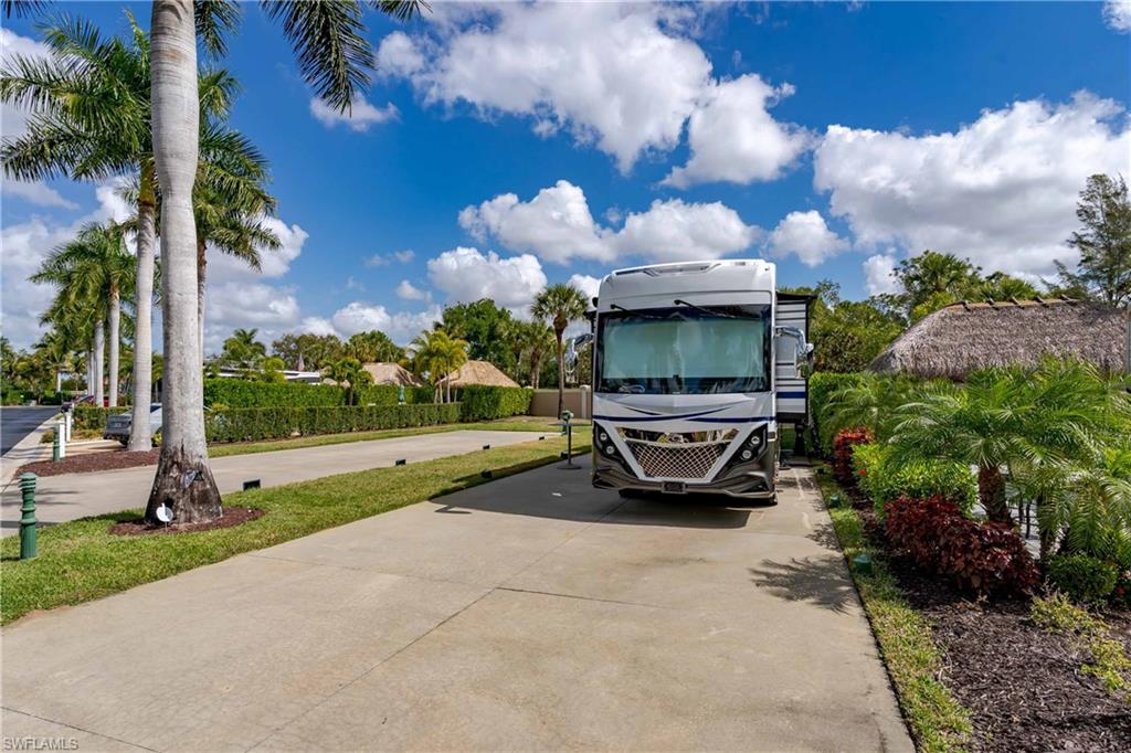 NAPLES MOTORCOACH RESORT - Land