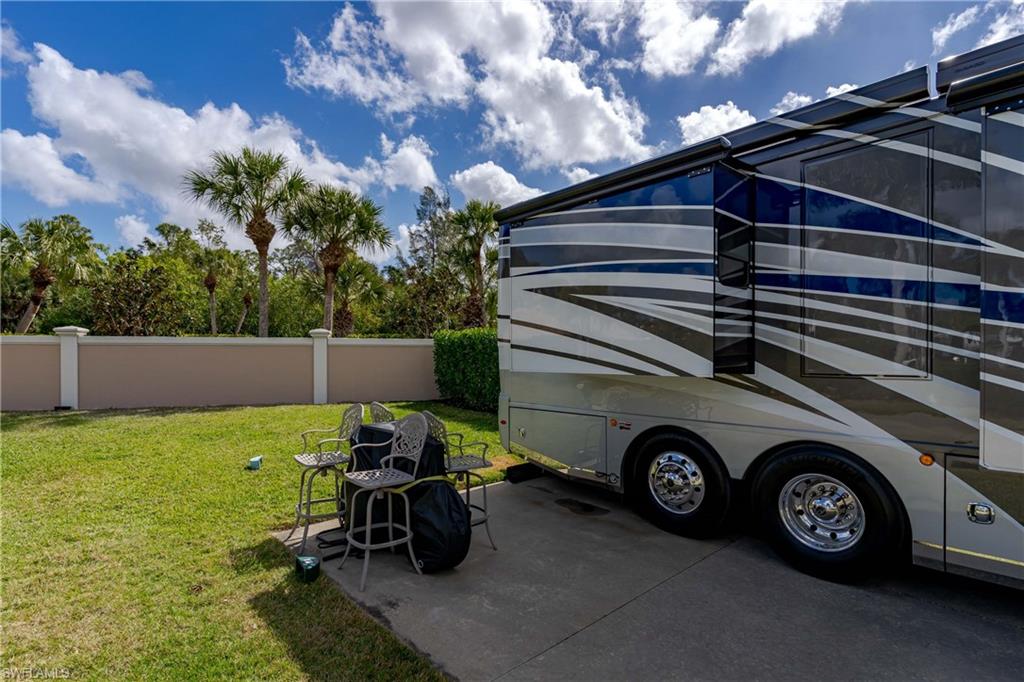 NAPLES MOTORCOACH RESORT - Land