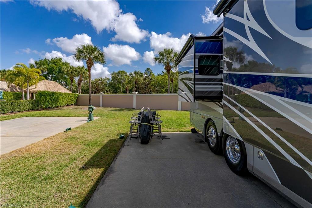 NAPLES MOTORCOACH RESORT - Land