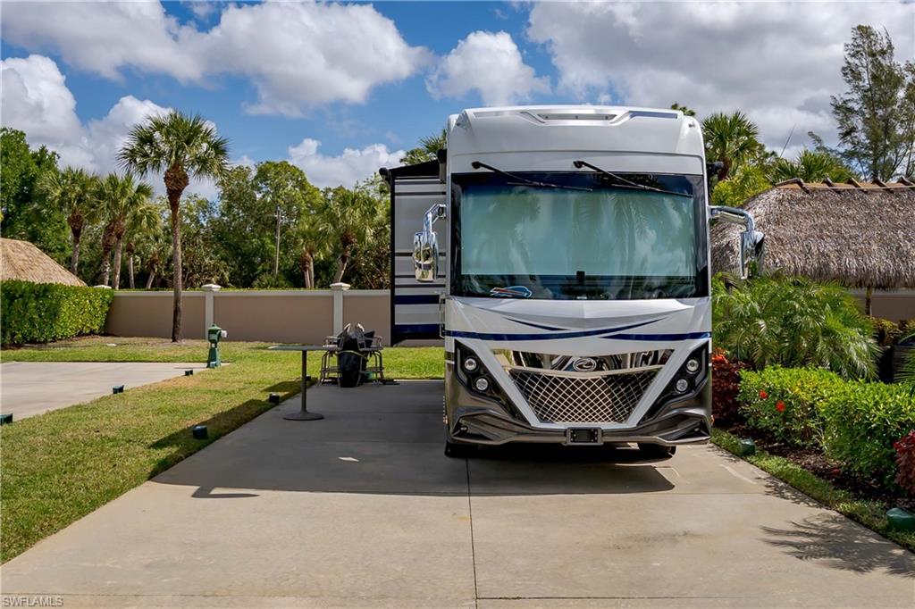 NAPLES MOTORCOACH RESORT - Land