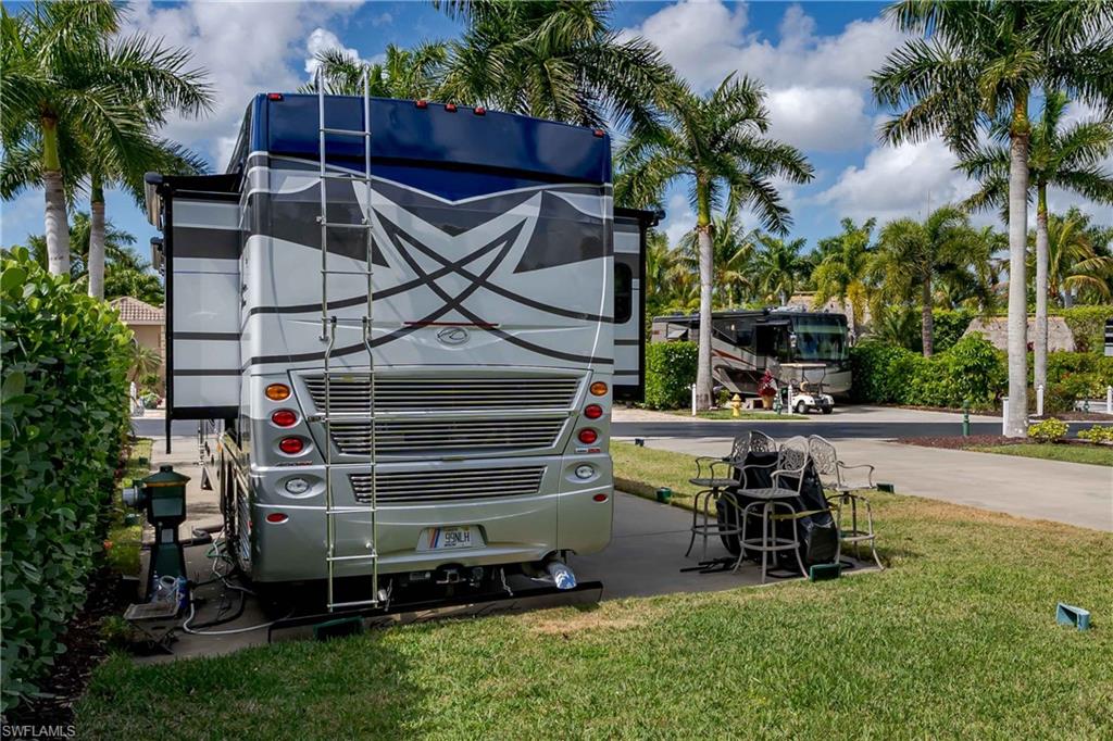 NAPLES MOTORCOACH RESORT - Land