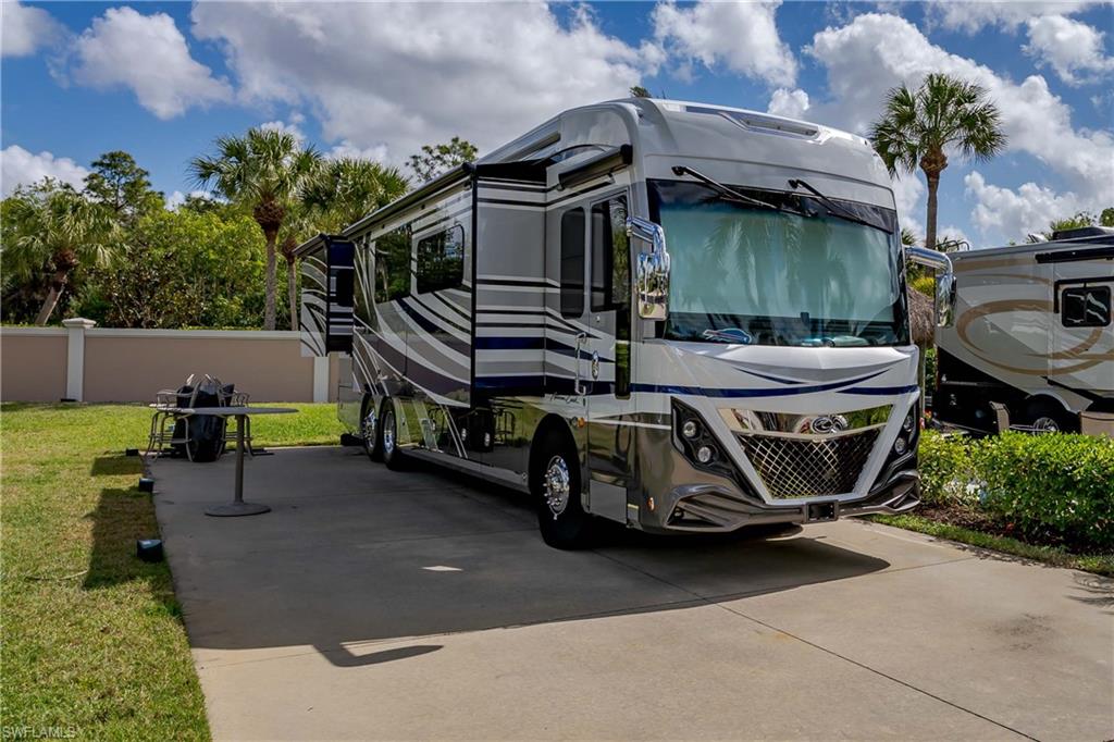 NAPLES MOTORCOACH RESORT - Land