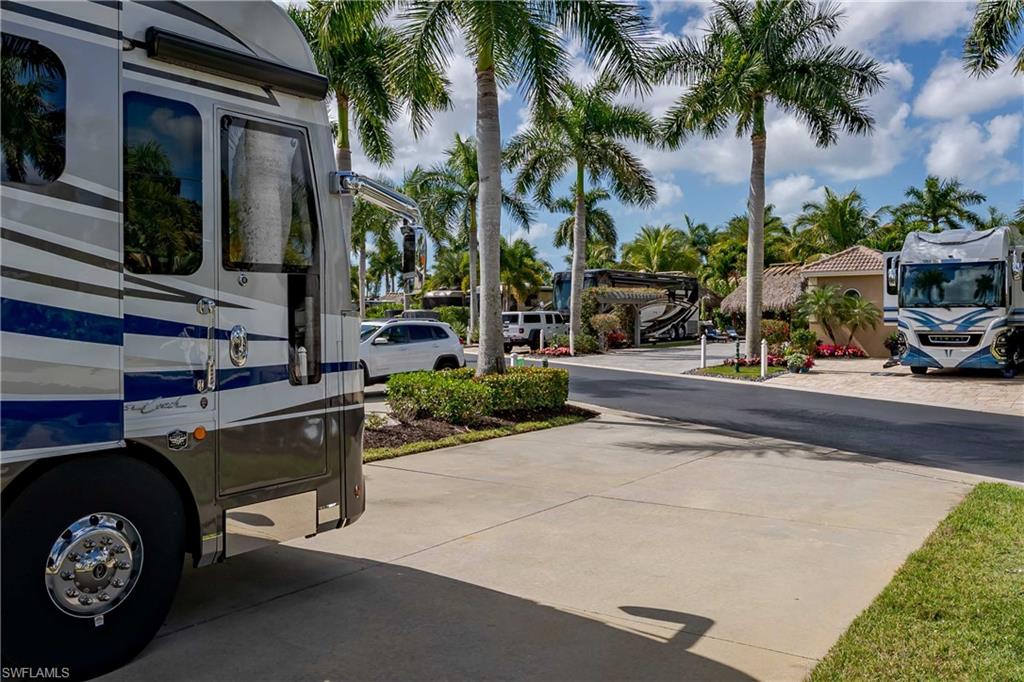 NAPLES MOTORCOACH RESORT - Land