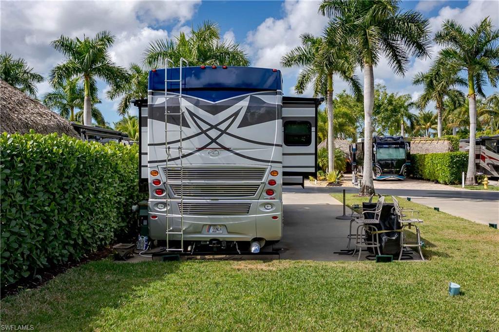 NAPLES MOTORCOACH RESORT - Land