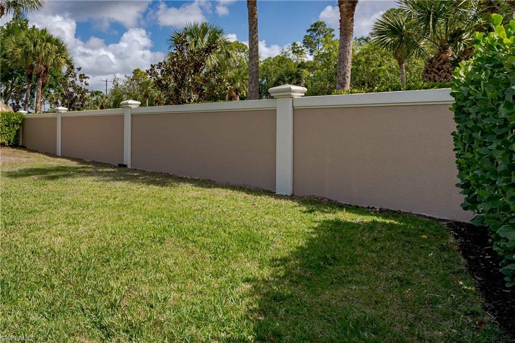 NAPLES MOTORCOACH RESORT - Land